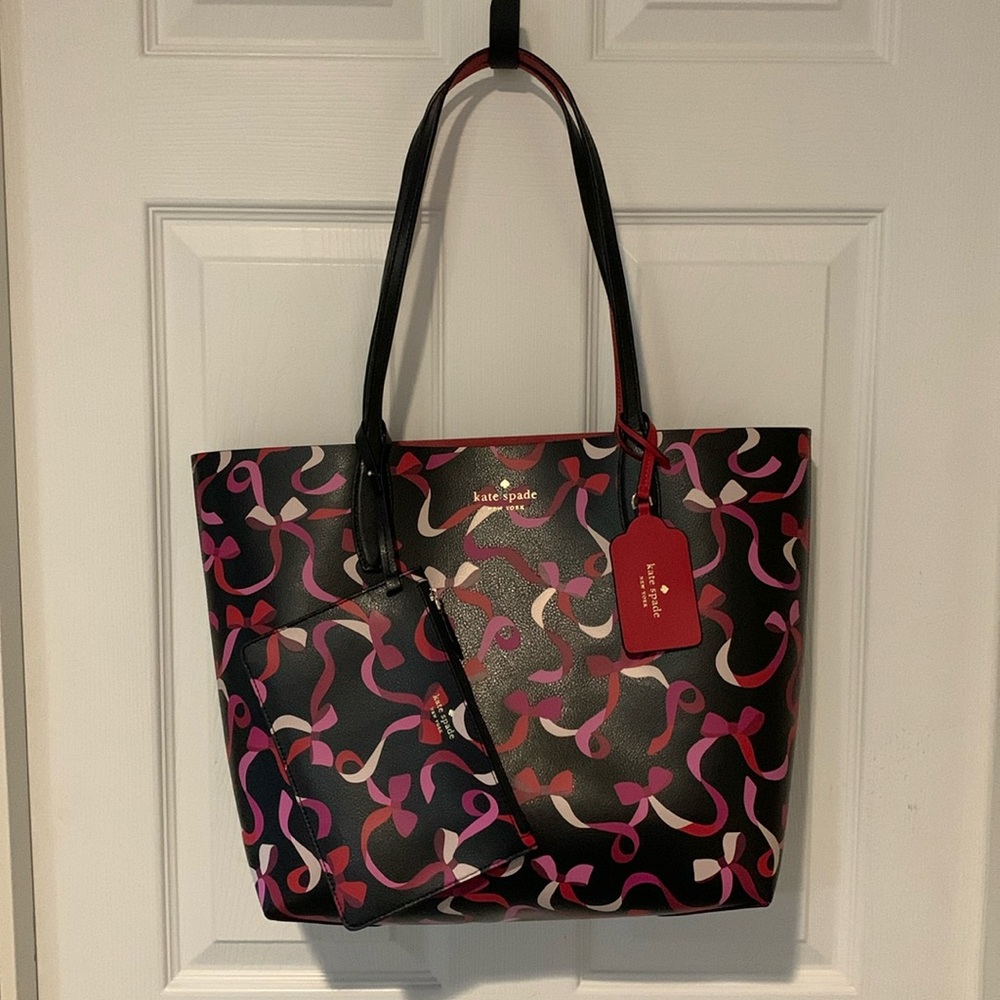Kate Spade Large Reversible Tote + Detachable Wristlet